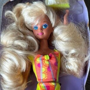 Vintage Hawaiian Skipper Doll in Box Blonde Hair Blue Eyes Swimsuit 90s Toy‎
